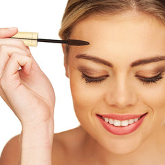 Brosse courbe professionnelle de Gaya Cosmetics pour allonger et densifier les cils.