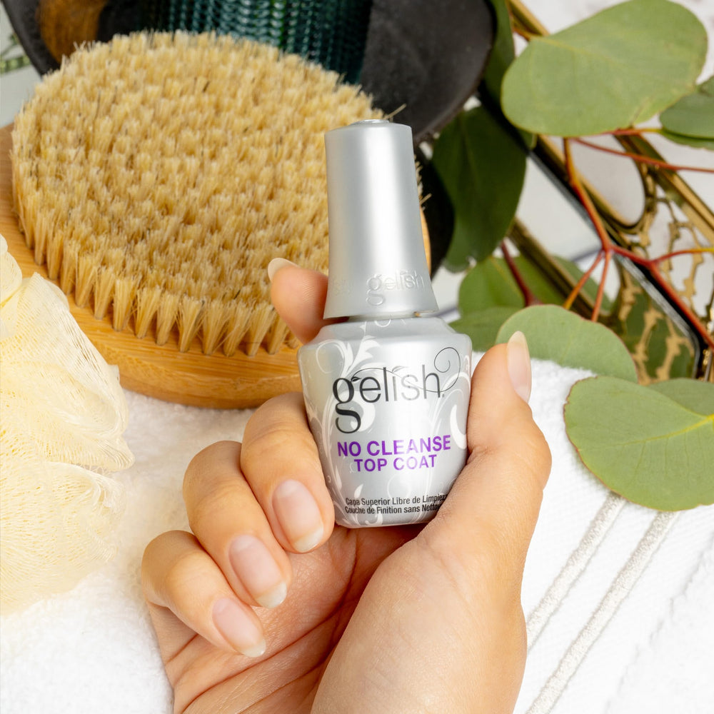 Gelish No-Cleanse Top Coat protège la couleur et résiste à l'usure quotidienne