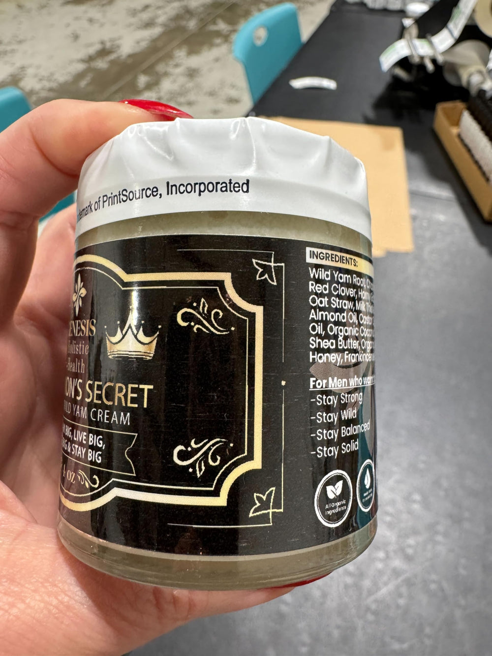 Gros plan sur peau douce et hydratée après l’utilisation de Genesis Solomon’s Secret