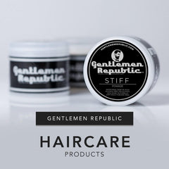 Gentlemen Republic Stiff Pomade, application-doigt montrant la consistance pour un style précis.