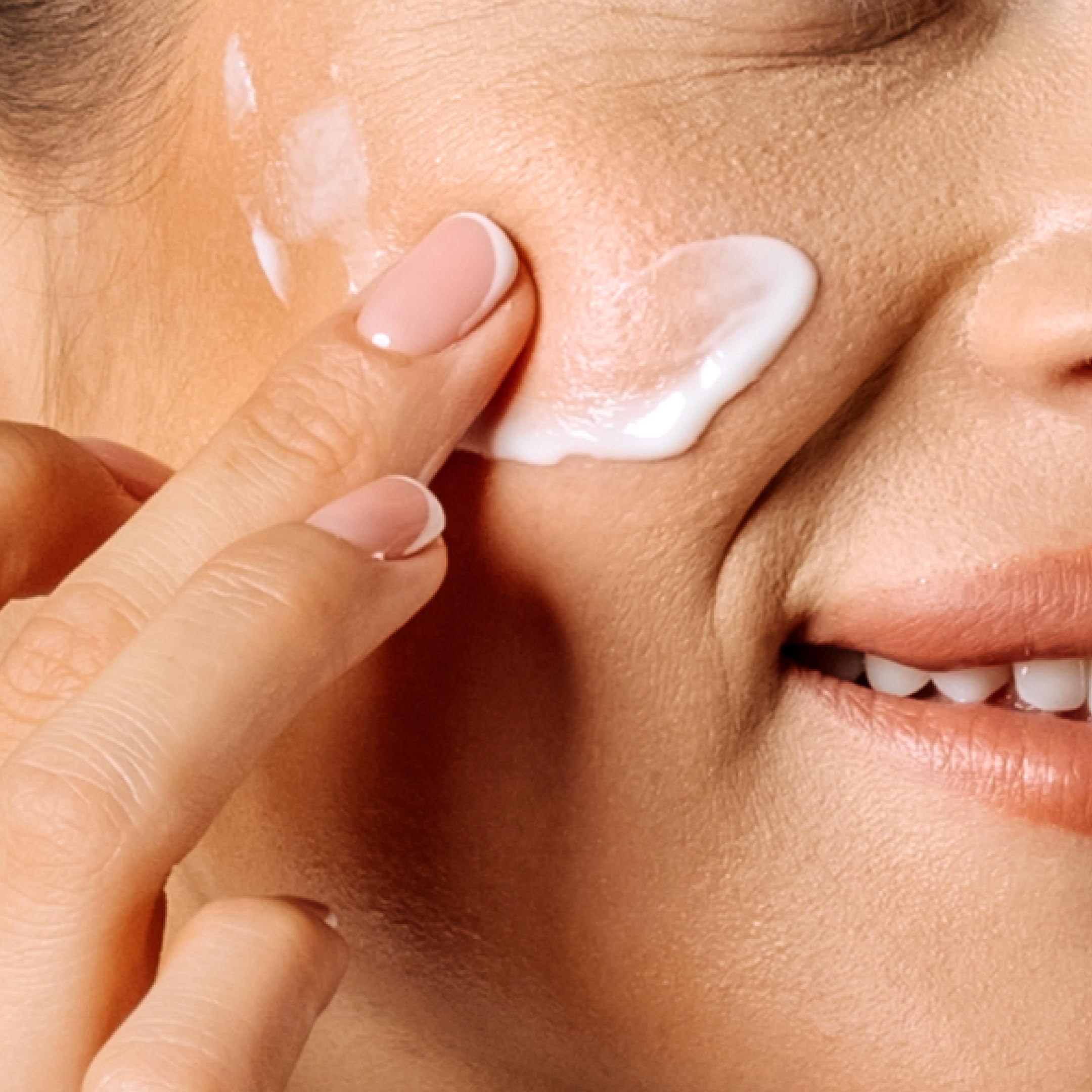 Geologie Crème Nuit Retinol application douce – soin nocturne agréable sur la peau.
