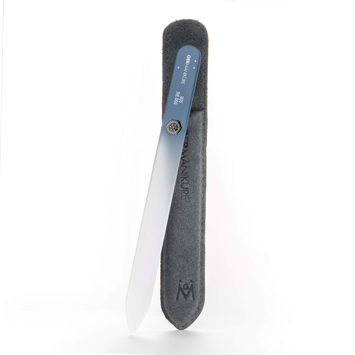 GERMANIKURE Verre-crystal dans son etui suede pour un lissage precis des ongles naturels.