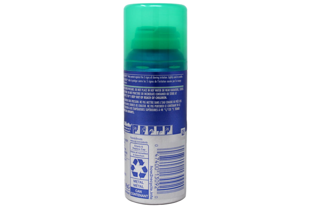 Texture crémeuse du gel offrant une sensation douce pendant le rasage