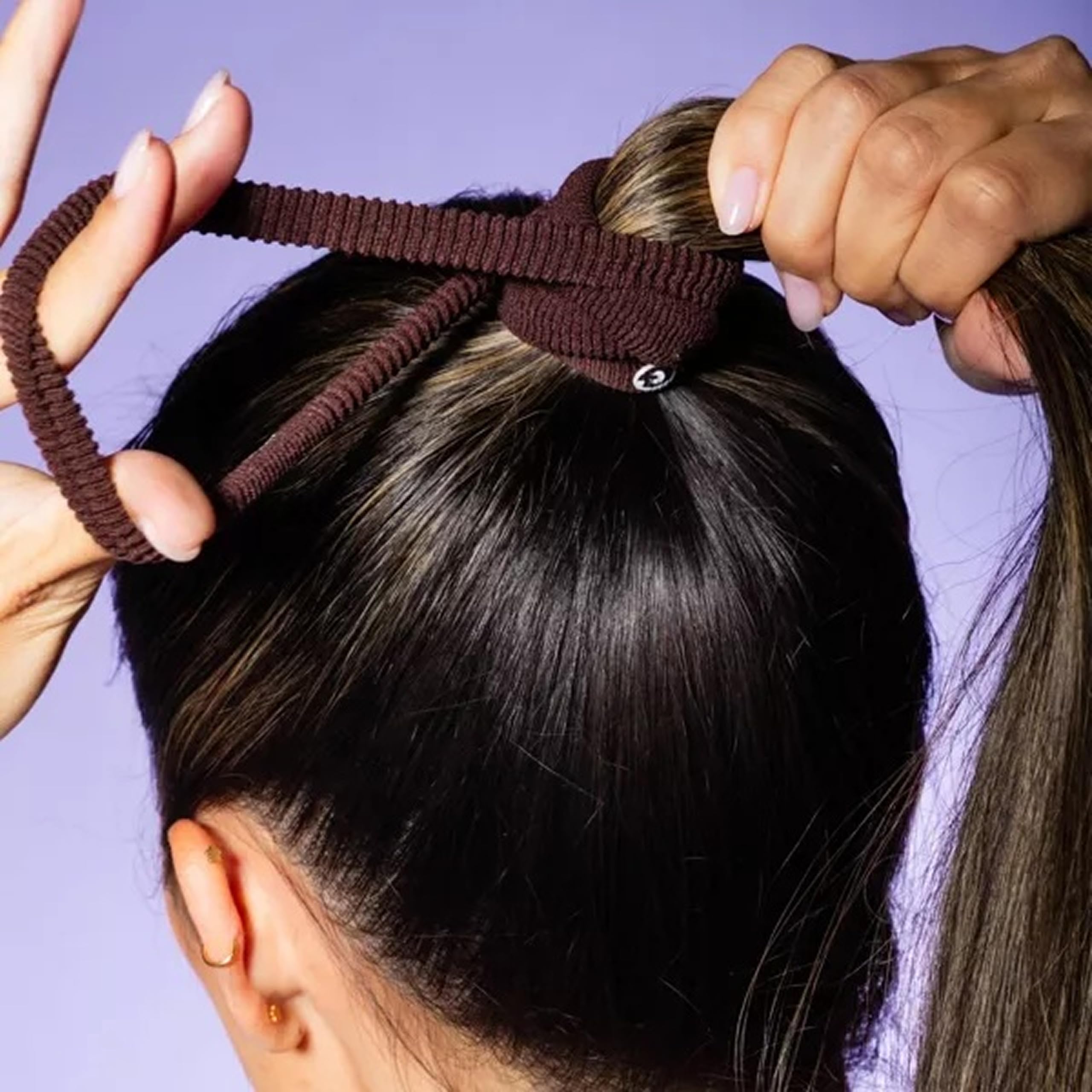 Surface lisse des bandes, ne laisse pas de traces dans les cheveux.