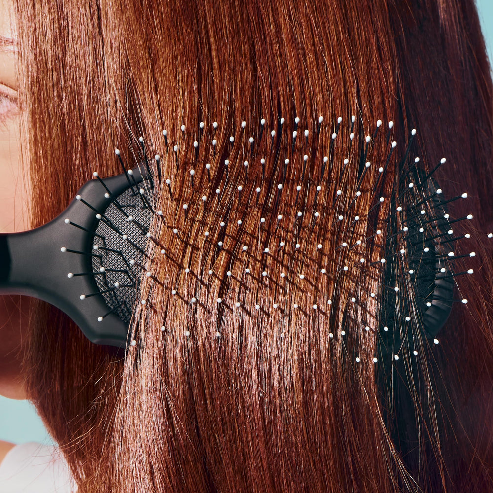 Brosse GIMME Beauty utilisable au quotidien pour une routine capillaire sans frisottis