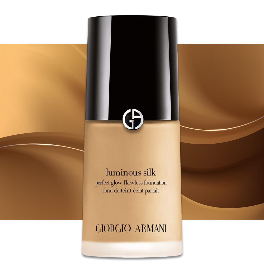Échantillons montrant la teinte olive du fond de teint Giorgio Armani
