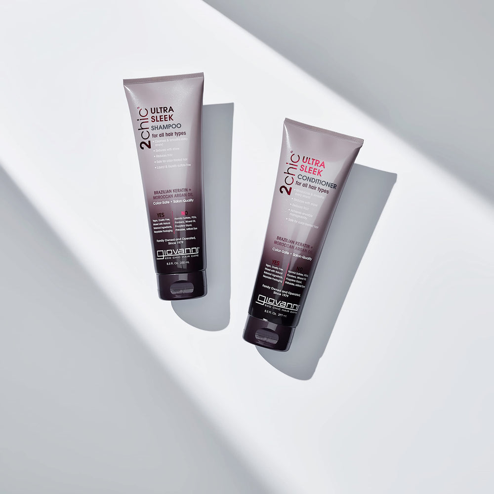 Application douce du Shampoing Ultra-Sleek Giovanni facilitant le démêlage.
