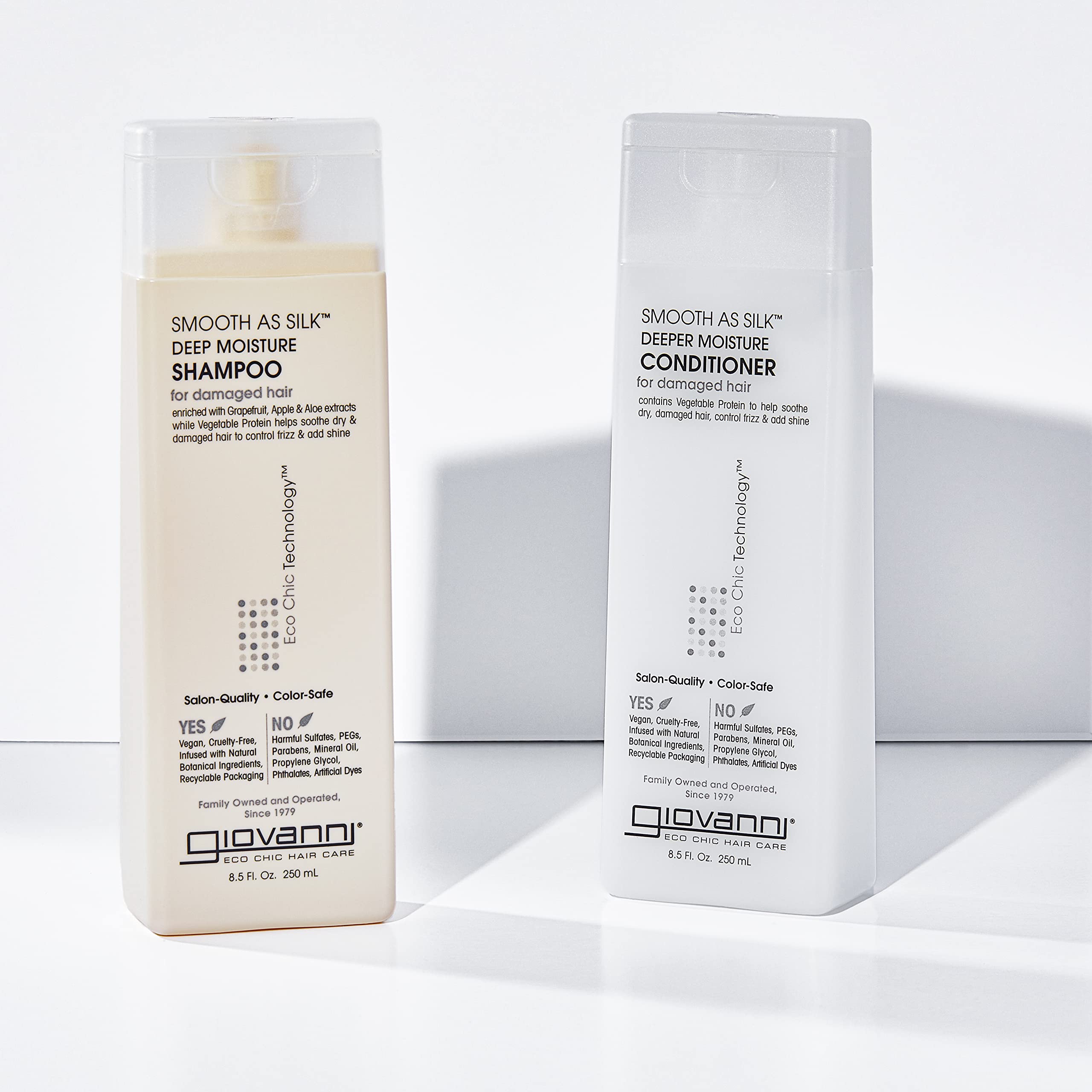 Texture hydratante qui démêle et nourrit les cheveux secs
