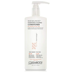 La bouteille Giovanni Eco Chic 50:50 hydrate et équilibre les cheveux.
