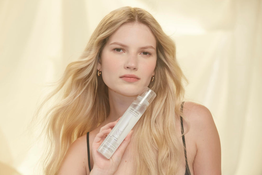 GIOVANNI L.A. Hold Hair Spritz finition brillante sans alourdir la chevelure.