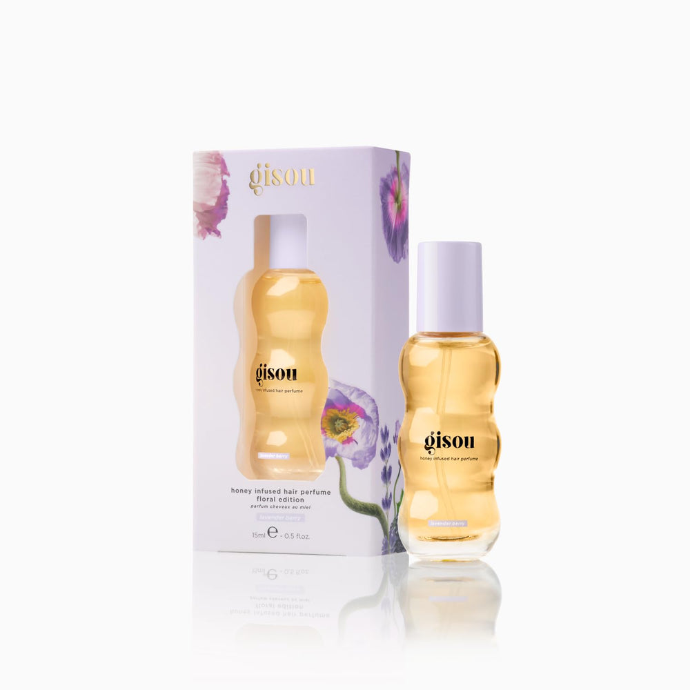 application du parfum gisou sur cheveux, effet frais.