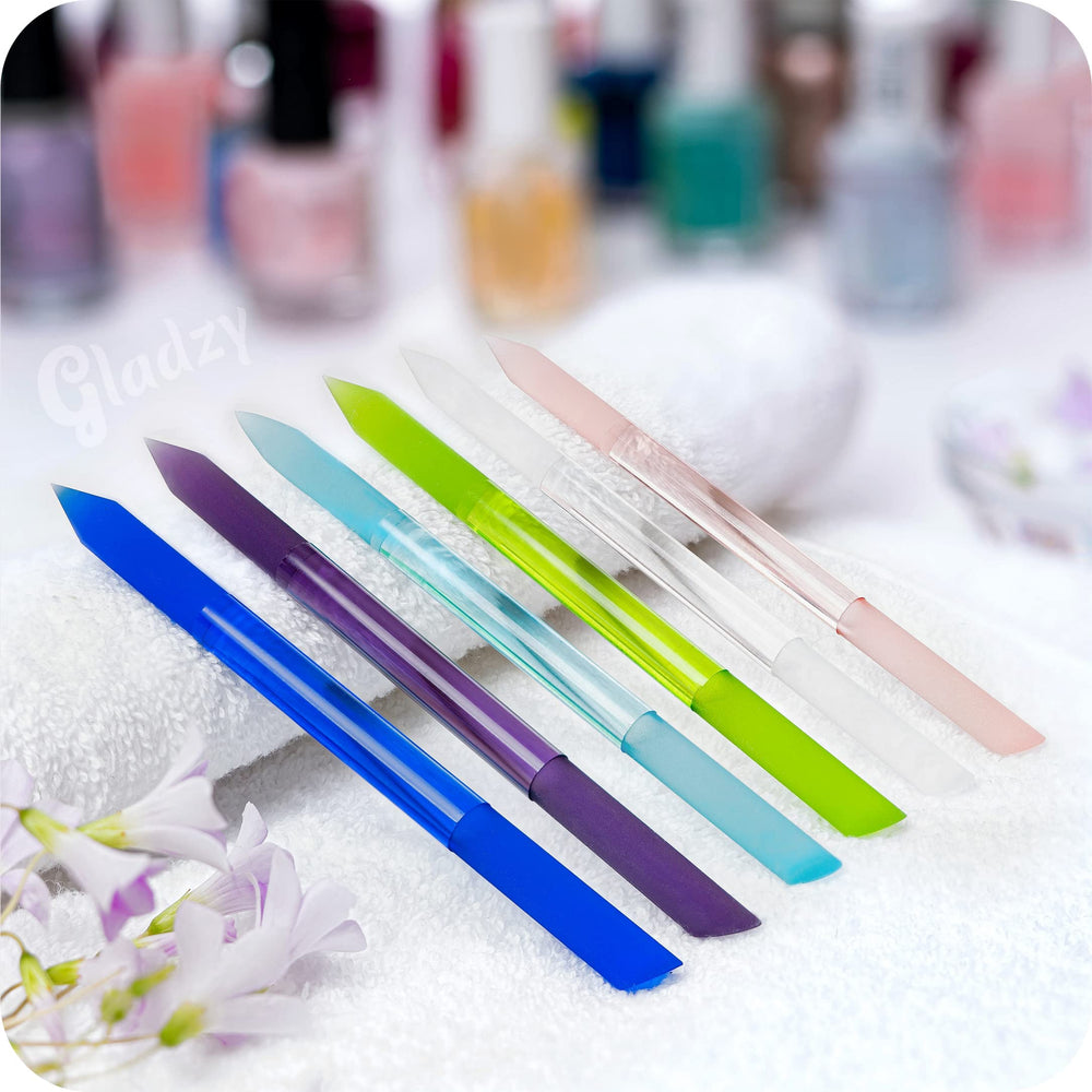 GLADZY design précis, outil maniable pour soins des ongles quotidiens.