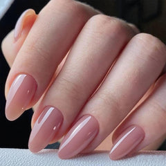 GLAMERMAID onglets nude pink court almond, fini naturel et élégant.