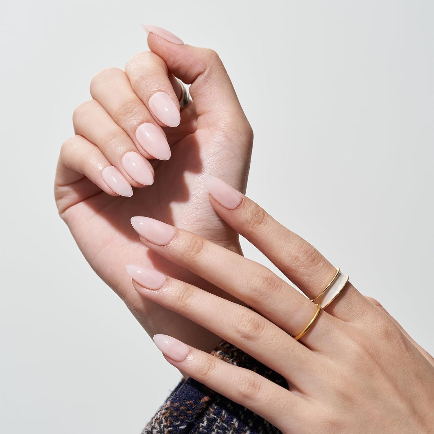 GLAMERMAID rose nude: finition lisse et glamour pour les soirées et événements.