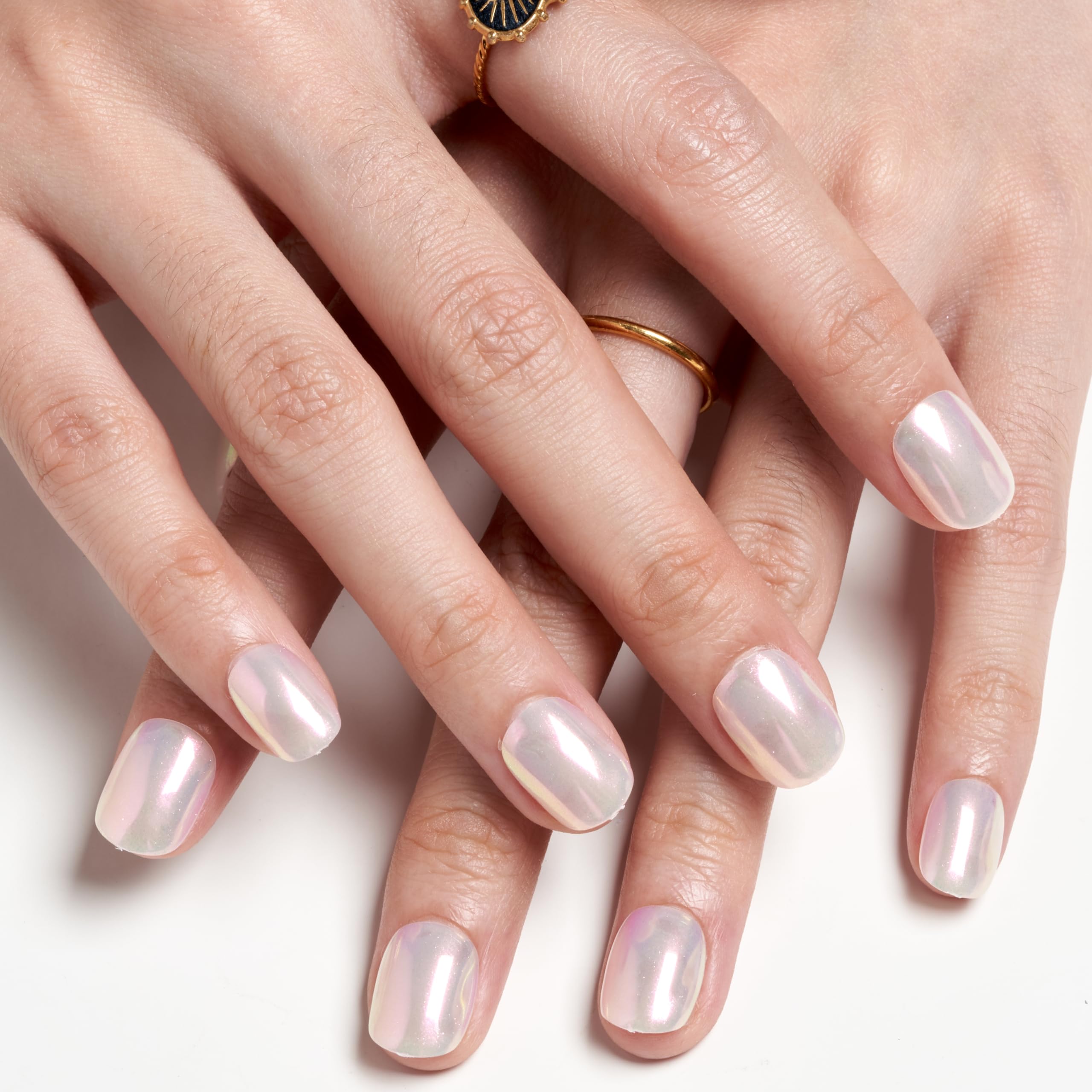 24 ongles fournis avec lames adhésives et outils.
