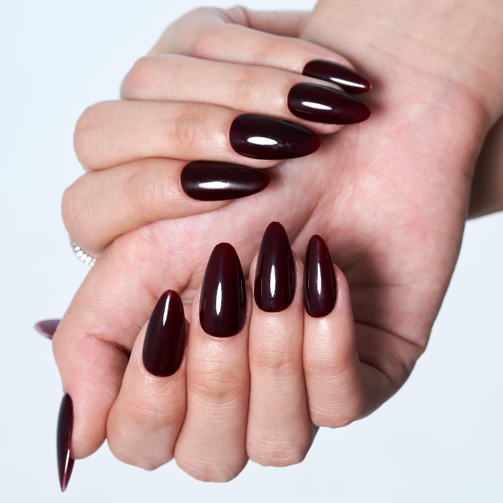 GLAMERMAID – Étui compact pour ranger vos ongles et accessoires.