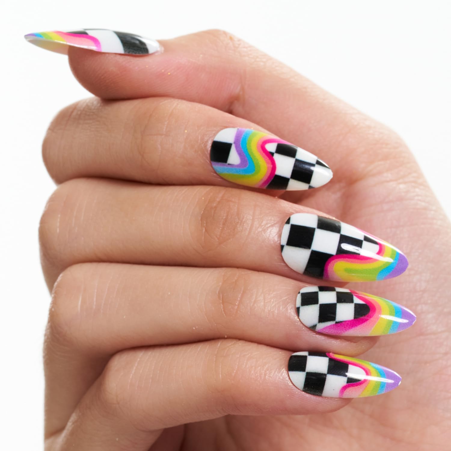 Glamermaid-ongles-finition-brillante: finition brillante qui capte la lumière.