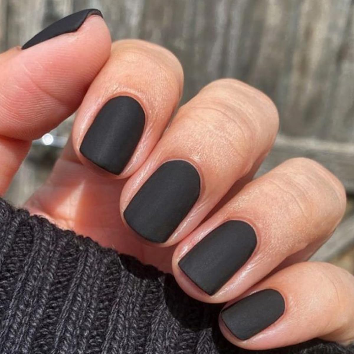 Ongles press Glamermmaid velours noirs pour allure sophistiquée et longue tenue