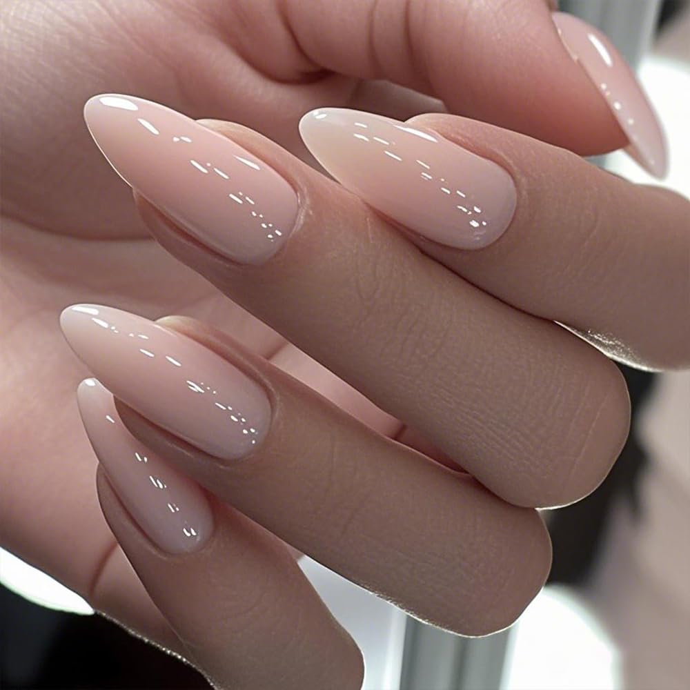 GLAMERMAID Ongles presse nude brillant pour une finition lumineuse et rapide.