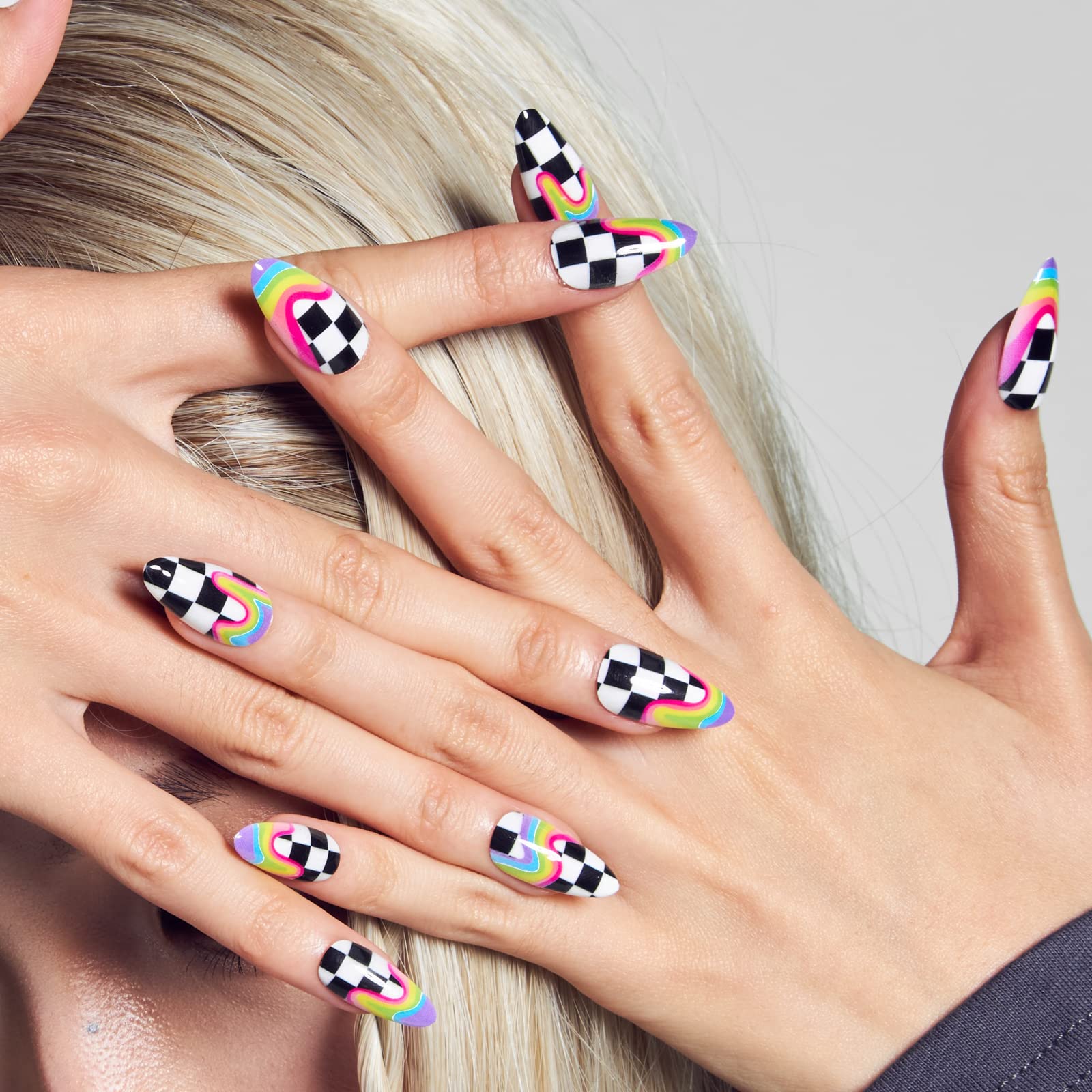 Glamermaid-ongles-stiletto-court: forme stiletto courte, maniable toute la journée.