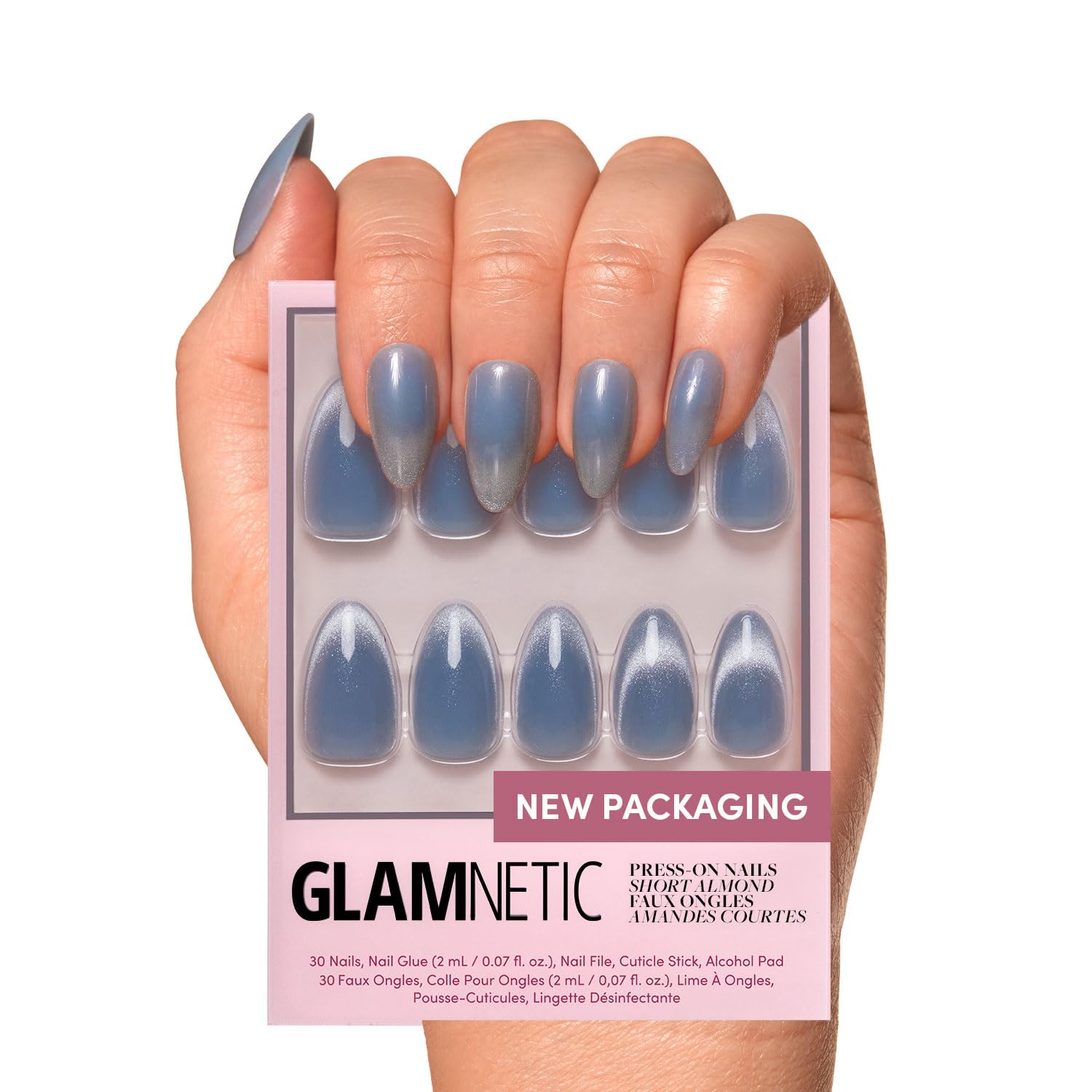 Glamnetic Baby Blues – Ongles almond bleu pastel, fini velours métallique.