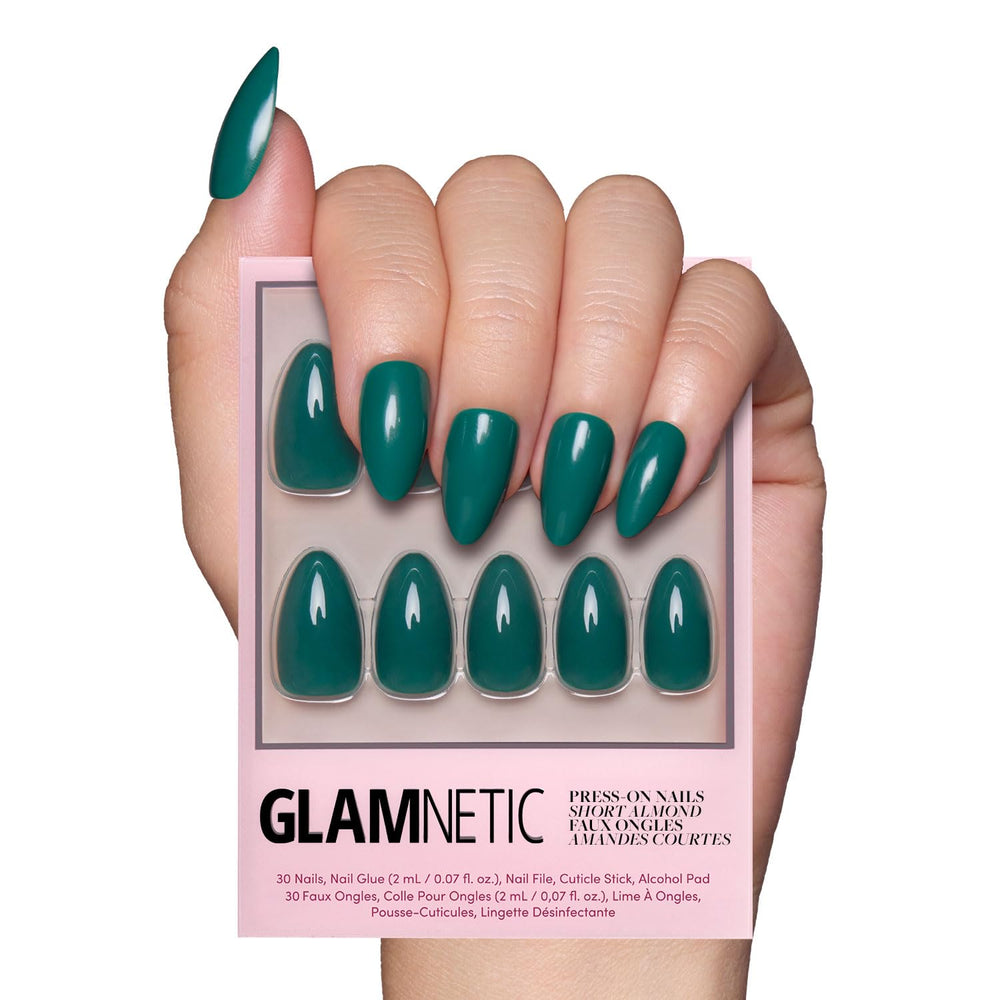 Ongles Glamnetiс émeraude courts en amande pour un look élégant.