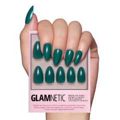 Ongles Glamnetiс émeraude courts en amande pour un look élégant.