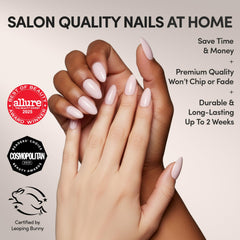Glamnetic rose ballet sur les mains avec finition élégante et brillante.