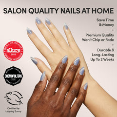 Glamnetic finition velours métallique bleu pastel sur ongles press-on.
