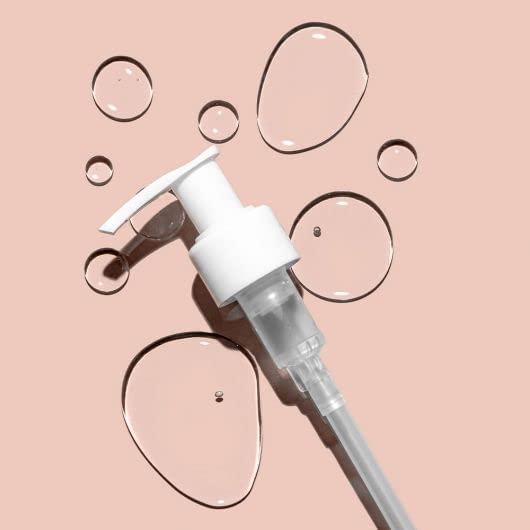 Glo Skin Beauty Hydra-Bright AHA Cleanser: texture légère favorisant un éclat naturel.