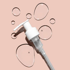 Glo Skin Beauty Hydra-Bright AHA Cleanser: texture légère favorisant un éclat naturel.