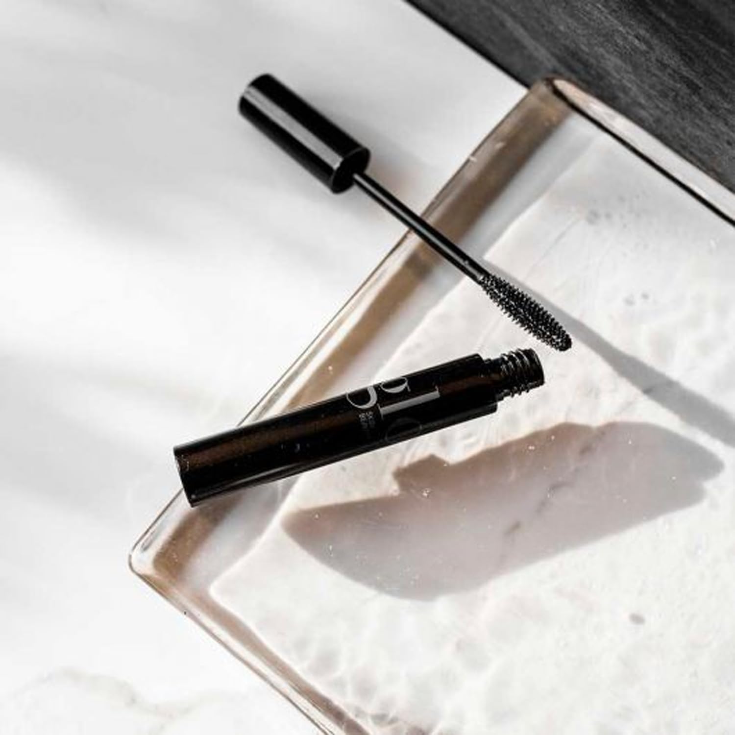 Glo Skin Beauty Mascara pigments minéraux pour une teinte durable.