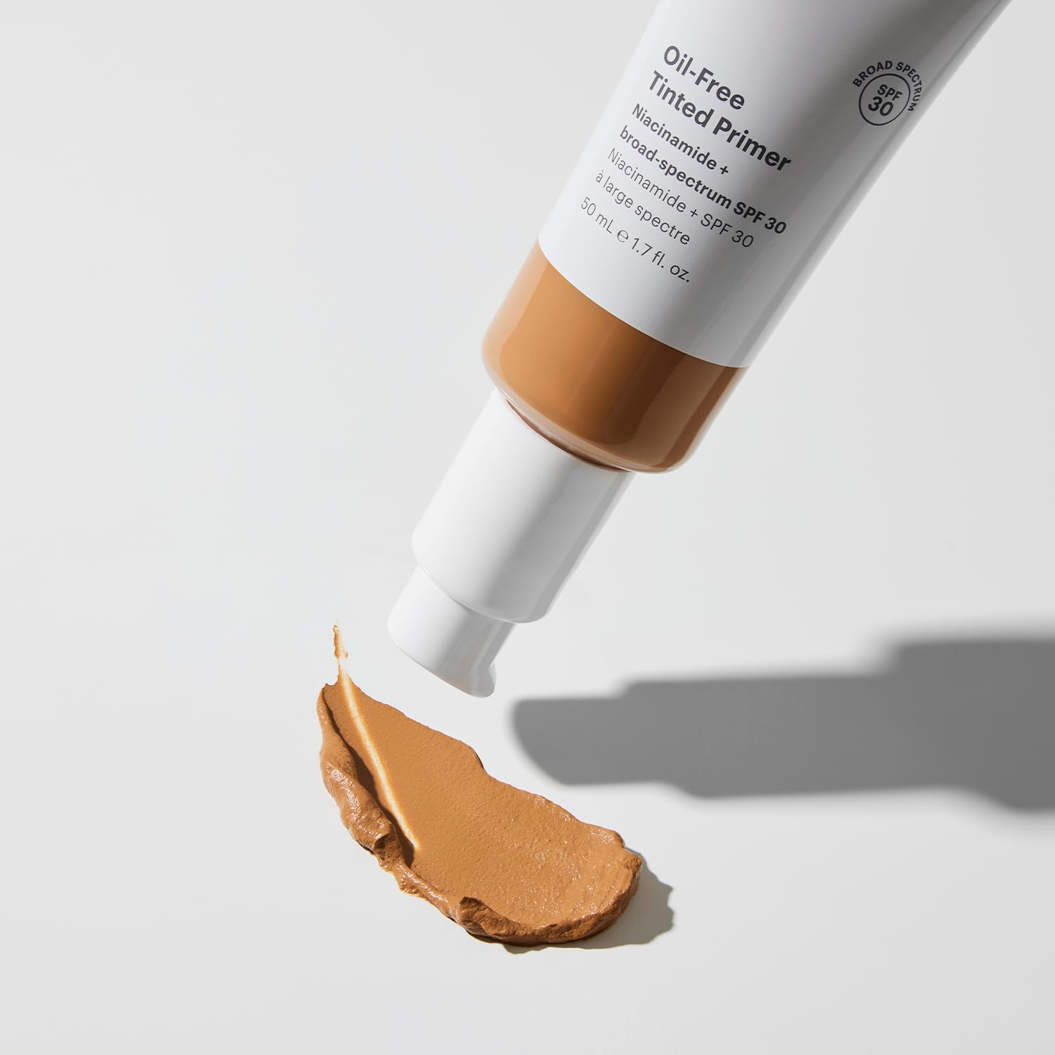 Protection lumière bleue incluse dans le primer Glo Skin Beauty.