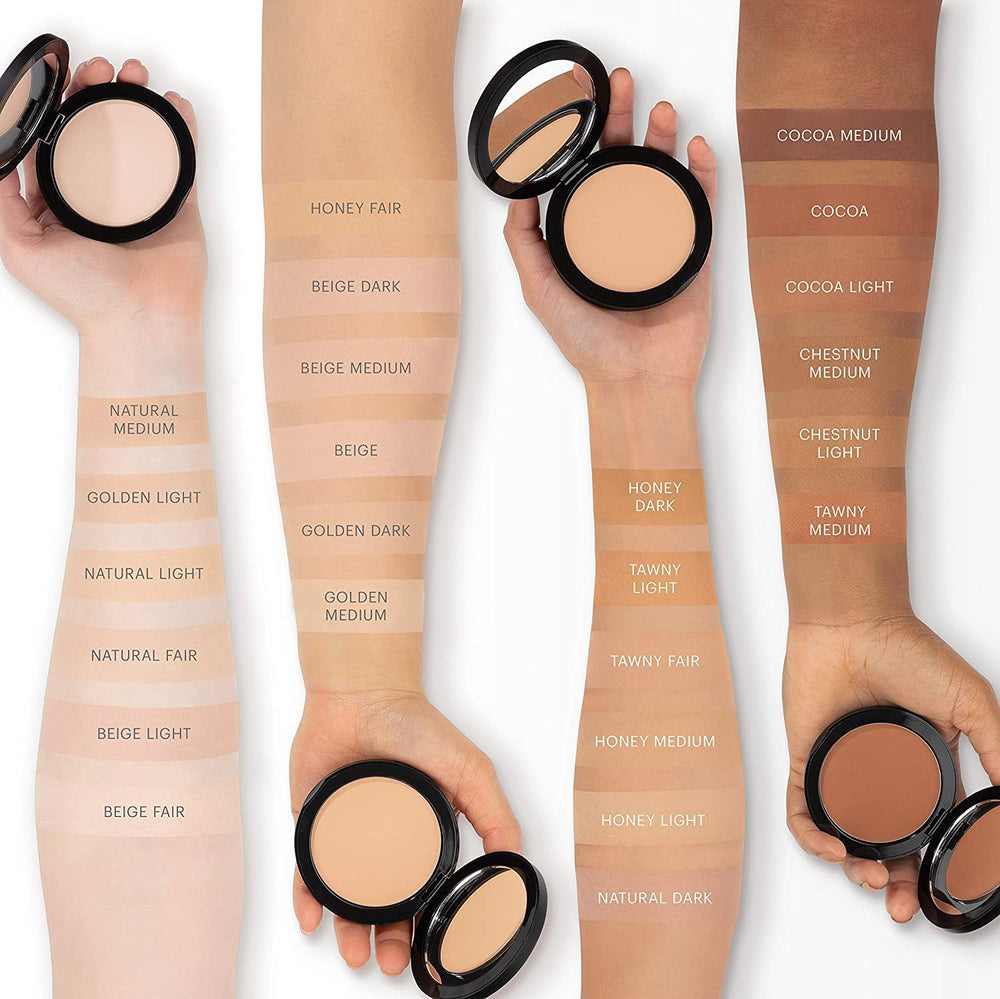 Glo Skin Beauty Texture minérale, poudre légère et fluide prête à être estompée.