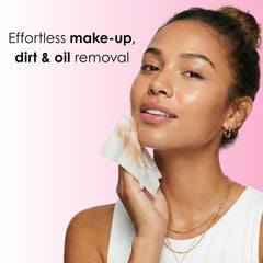 Texture soyeuse des lingettes collagène pour un démaquillage en douceur.