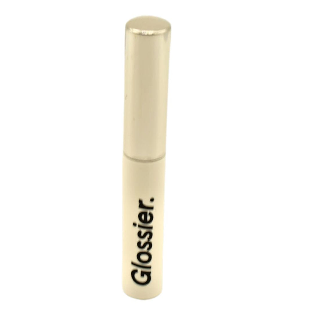 Pinceau de précision Glossier Boy Brow, application ciblée et nette.