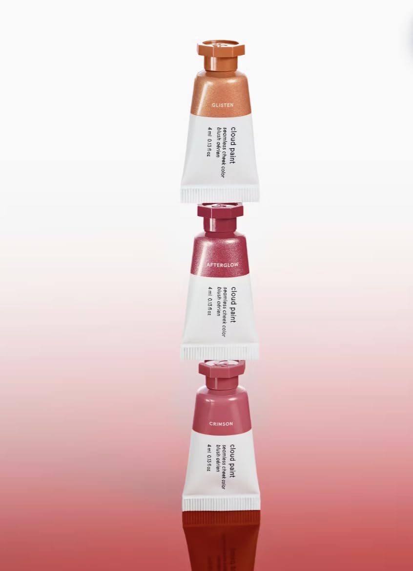 Glossier Fard Nuage Application-sur-joue : swatch doux et facile.