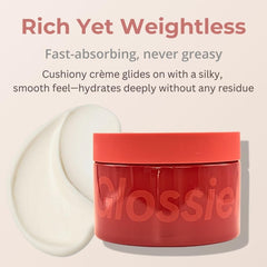 Glossier You Creme De You: emballage minimaliste et flacon sur surface claire.