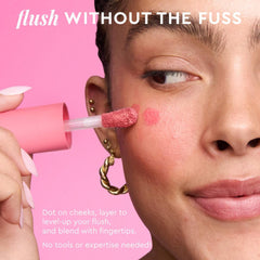 Glow Recipe Niacinamide Dewy Flush, applicateur-pointe teinte rose pour une application précise.
