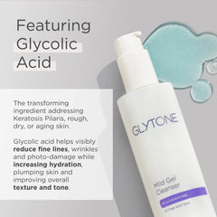 Massage du visage avec le gel exfoliant pour nettoyer et lisser la peau