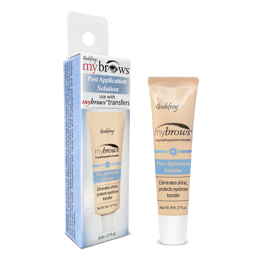 Godefroy Mybrows post-application montre la bouteille de 8 ml prête à prolonger la tenue.