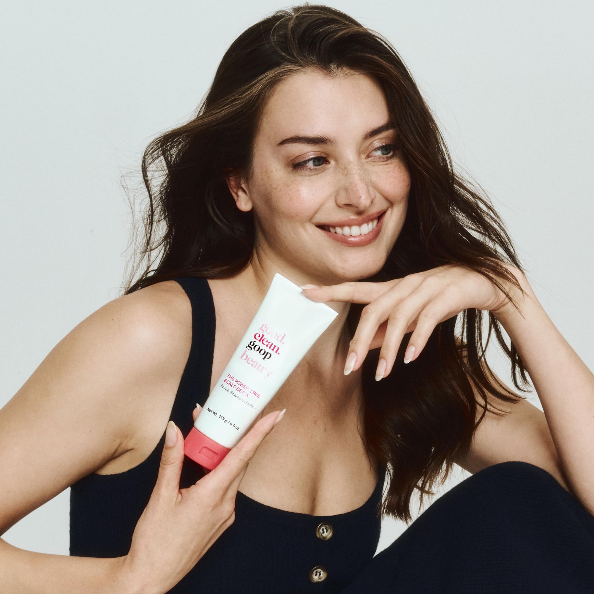 good.clean.goop Powerscrub Scalp Detox – Vitamine E et acides aminés pour nourrir les longueurs.