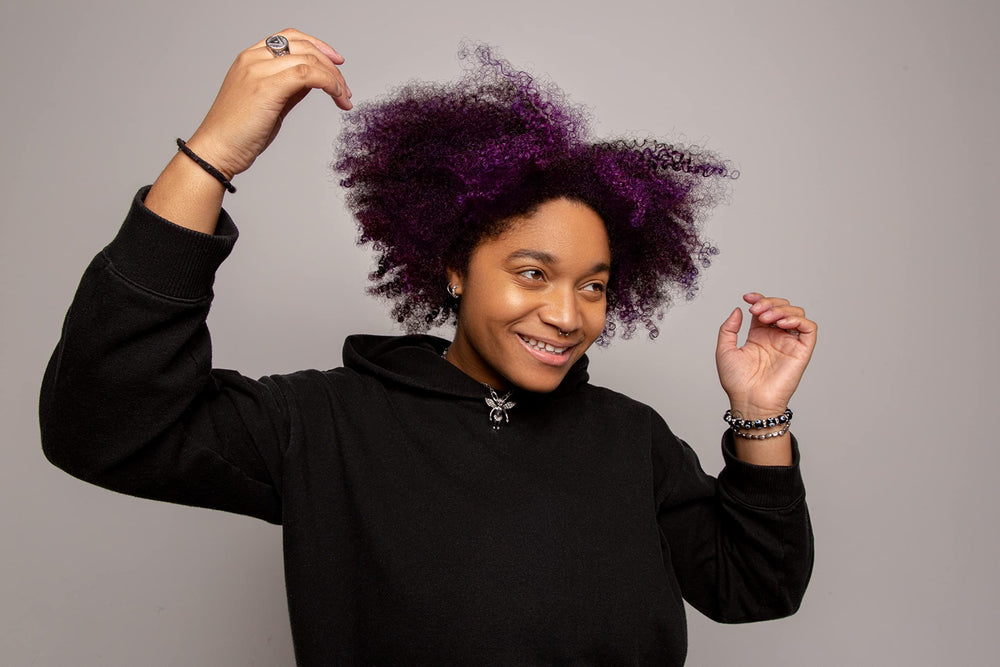 Parfum bergamote et expérience sensorielle Good Dye Young Streaks et Strands violet.