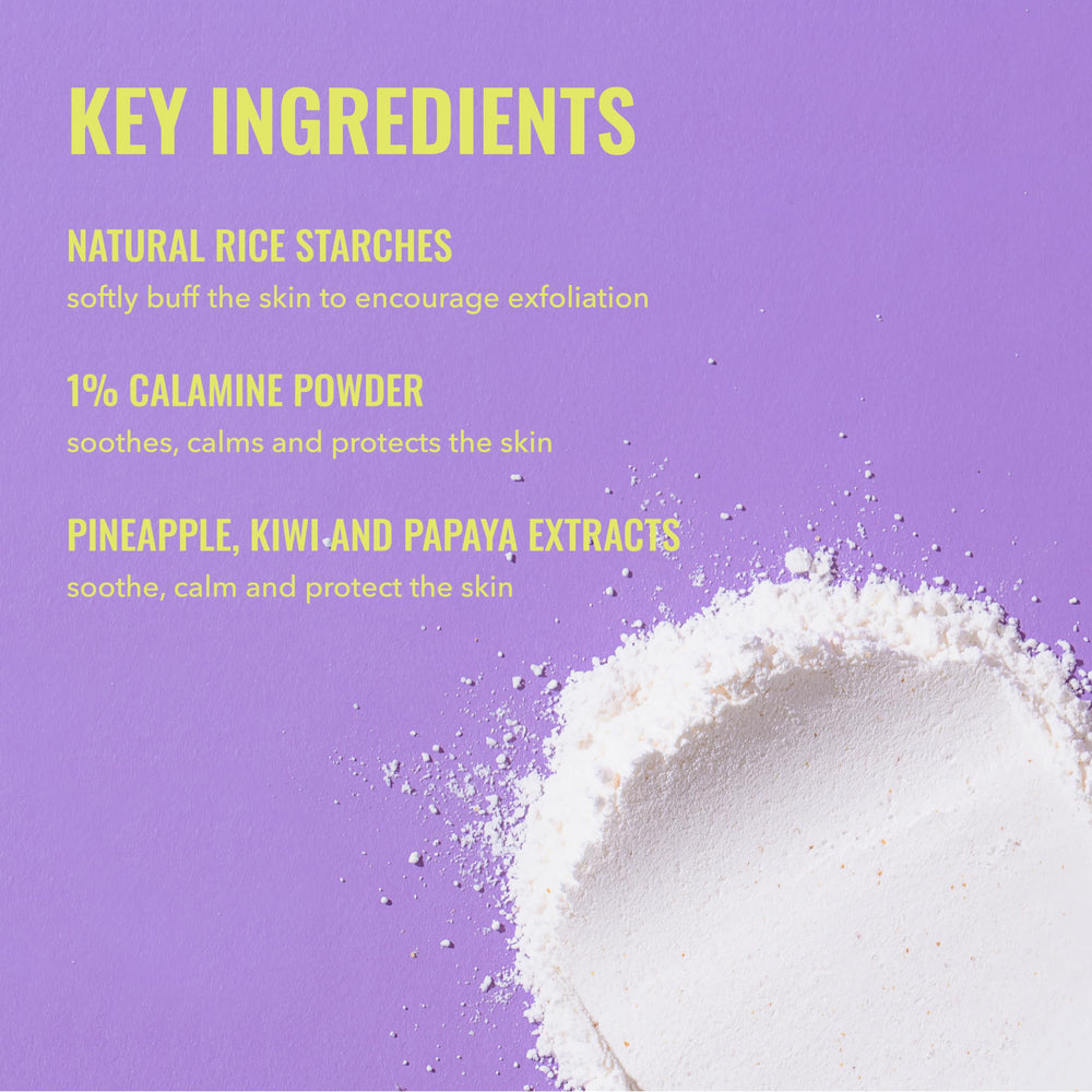 Texture mousseuse de la poudre exfoliante Ananas Good Molecules prête à être appliquée