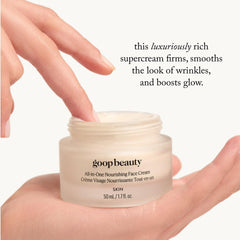 Application douce de Goop Crème Nourrissante Visage pour peau lisse