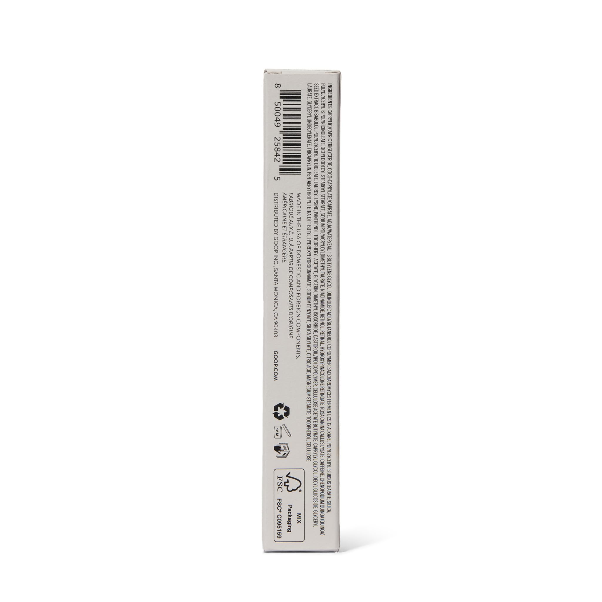 Goop Beauty 3x Retinol Eye Lift Serum, utilisation près du miroir pour le contour des yeux.