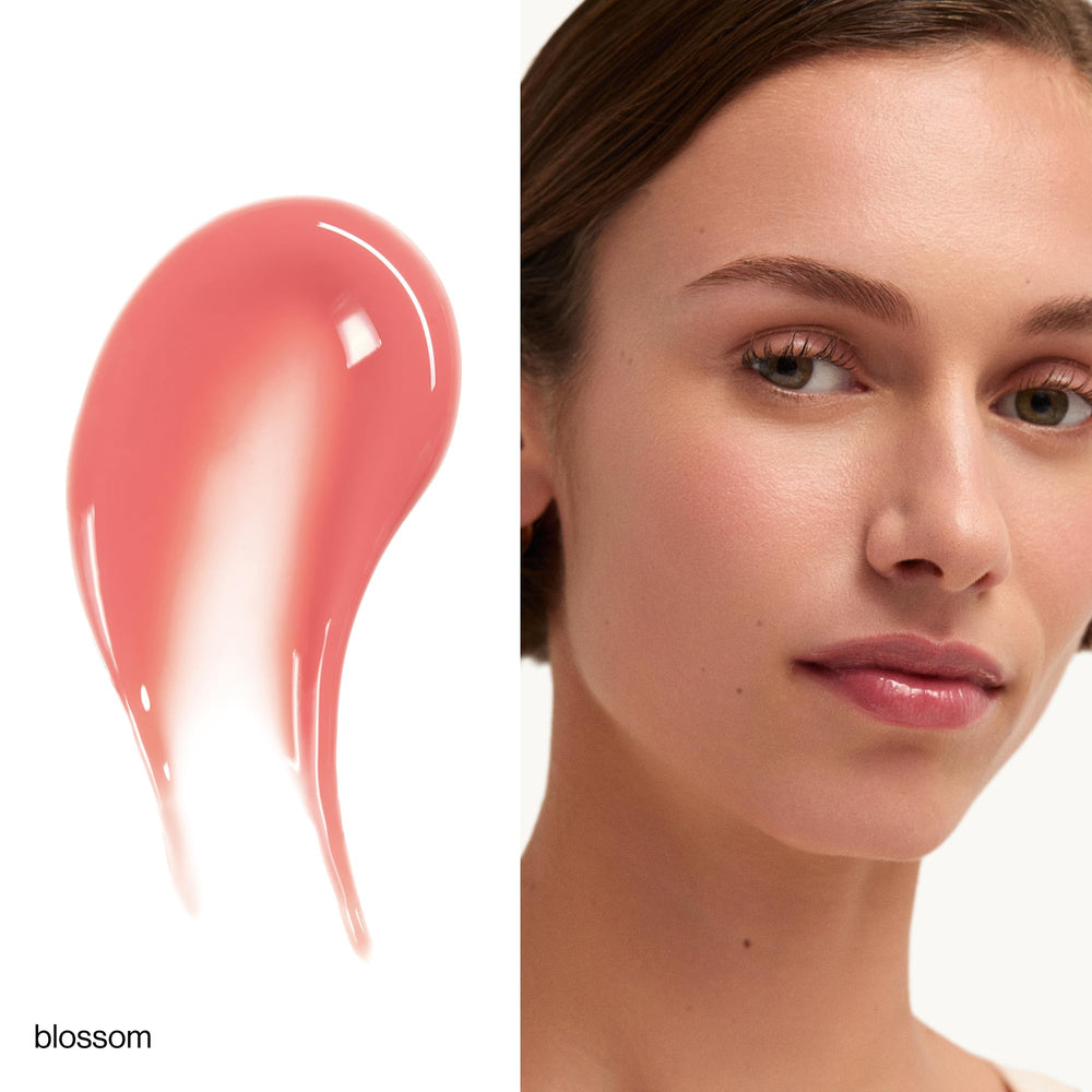 goop Beauty Hydra-Barrier Gel Gloss application sur les lèvres avec une couche légère et soyeuse