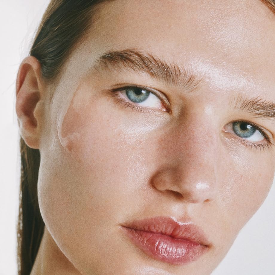 Goop Exosome Hydration Serum contribue à renforcer la barrière cutanée contre les agressions.