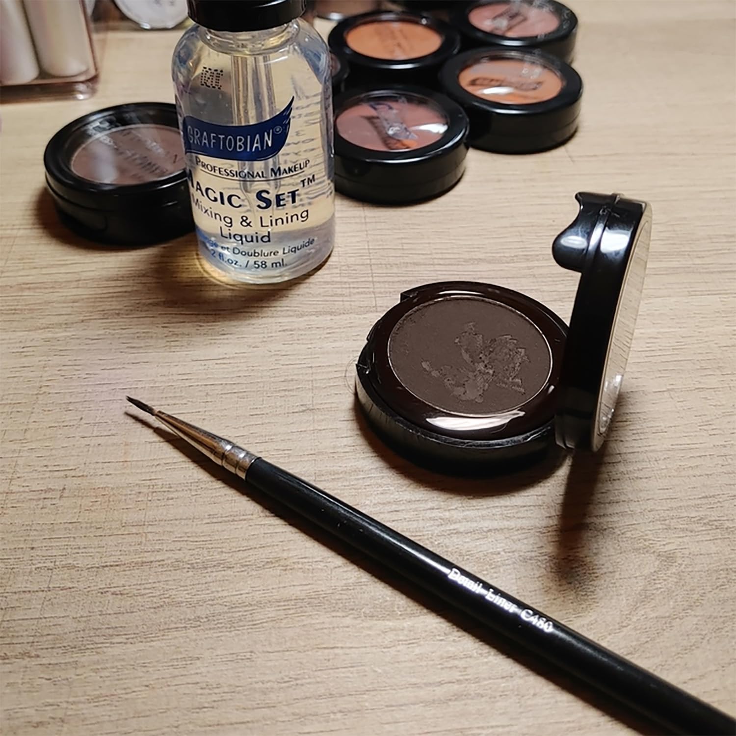 Graftobian Cake Eyeliner, tenue longue jusqu'à 12 heures.