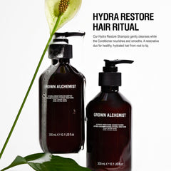 Texture légère de la crème Hydra-Restore pour cheveux doux et soyeux.